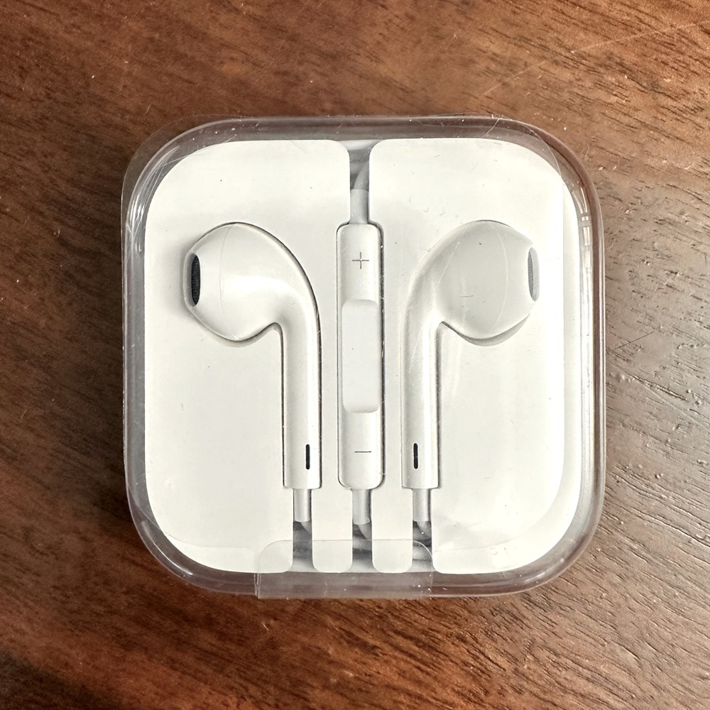Apple EarPods BRAND NEW